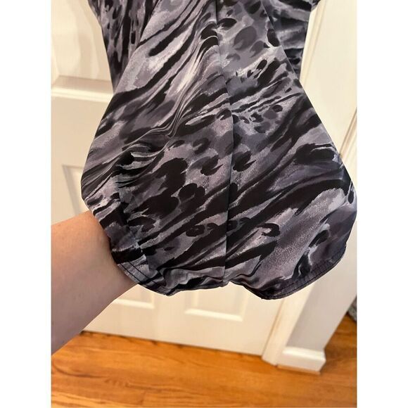 Miraclesuit Gray & Black Watercolor Front Ruched Swimsuit sz 16 EUC - Picture 4 of 8